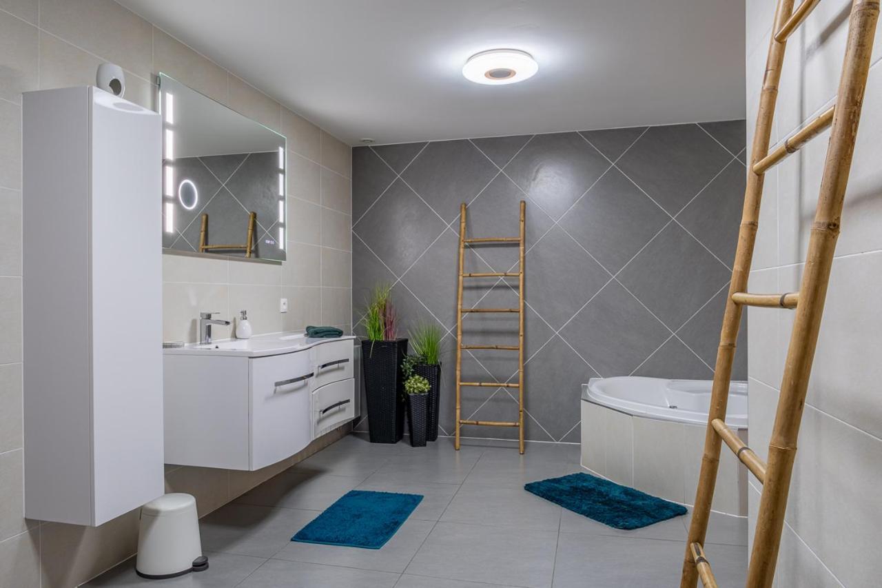 Appartement Standing Piscine Interieur Privatisee . Mutzig Bagian luar foto